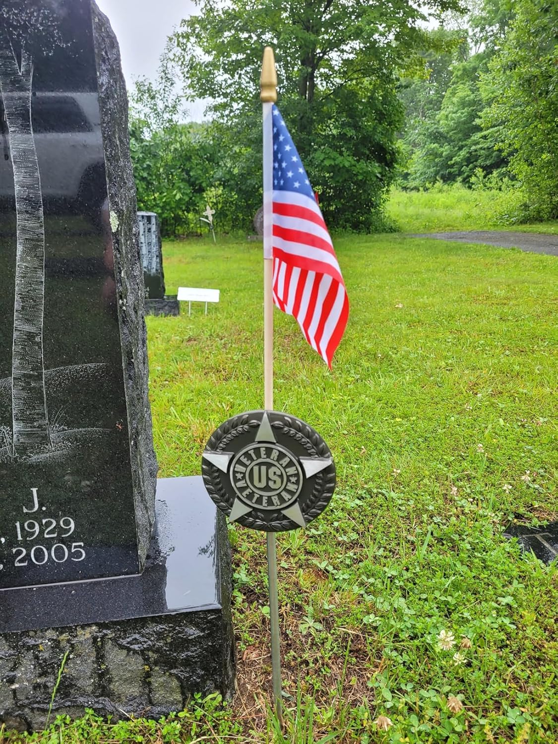 American Veteran Grave Marker With 12x18 Inches American US Flag, Aluminum Veterans Plaque, Memorial Day Gifts, Suitable for Graveside Memorials to Honor Those who Served