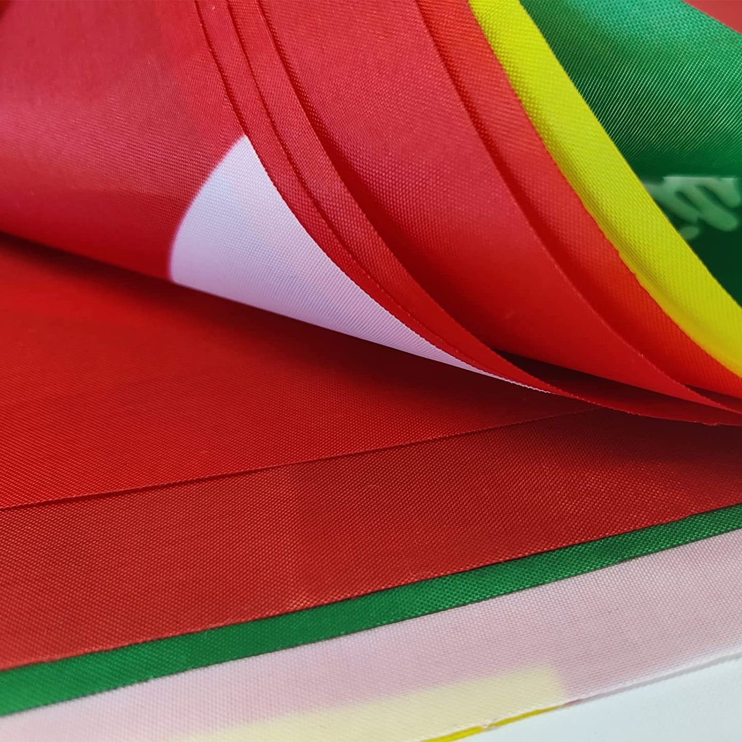 33Ft, 32 Countries Flags 11.8"x7.8", International Bunting Pennant Banner with Vivid Color and String, World Party Decoration for Sports Clubs Bars